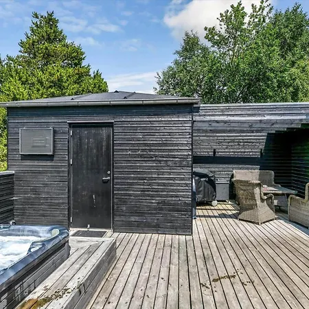 Bv328-blavand-karl-postsvej-11-a * Blavand